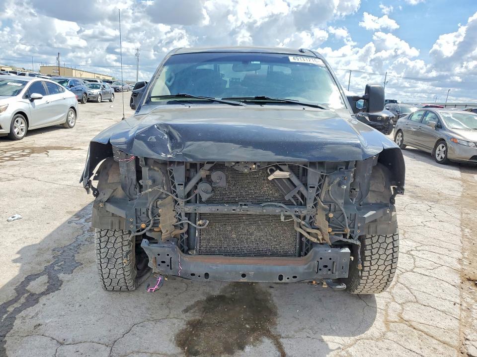 2013 Nissan Titan sv