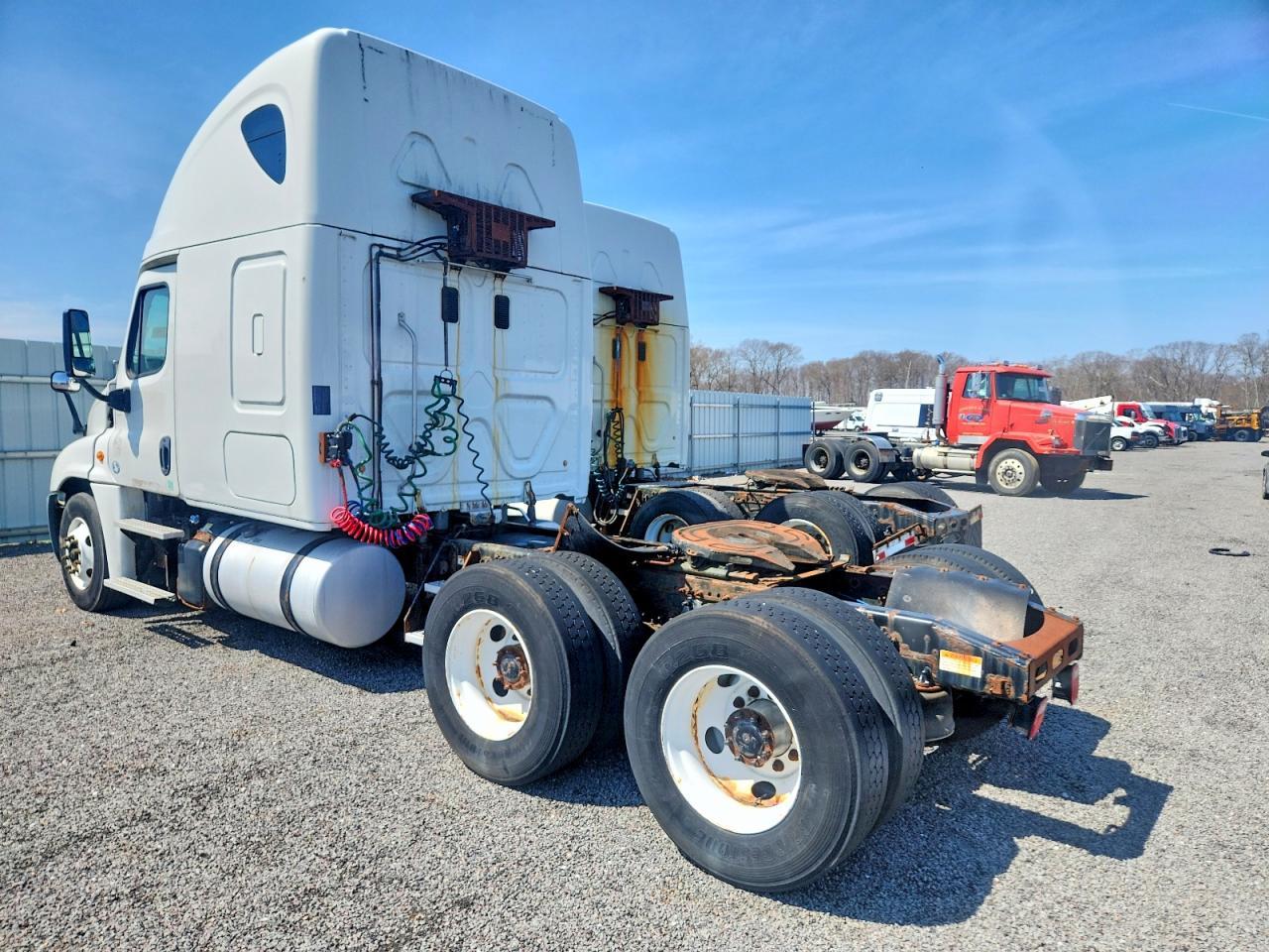 2015 Freightliner Cascadia 125 Semi Truck
