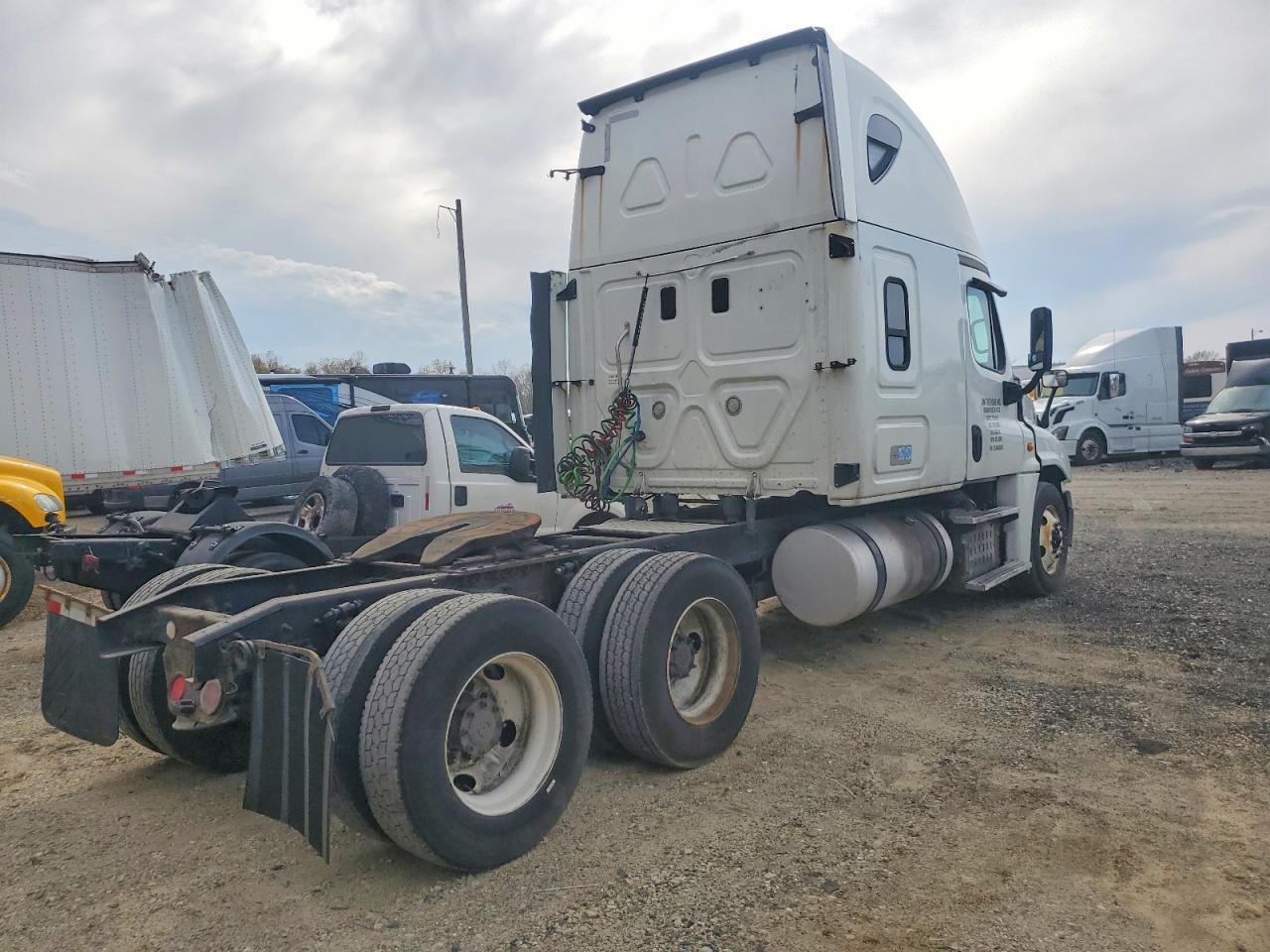 2016 Freigliner 2016 Freightliner Cascadia 125 Semi Truck