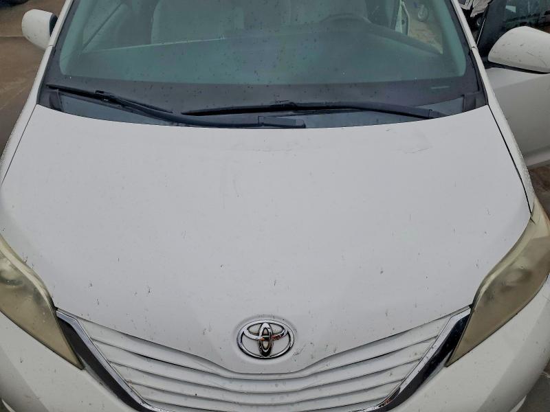 2016 Toyota Sienna le 8-passenger