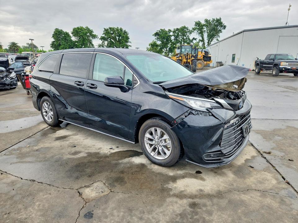2022 Toyota Sienna le