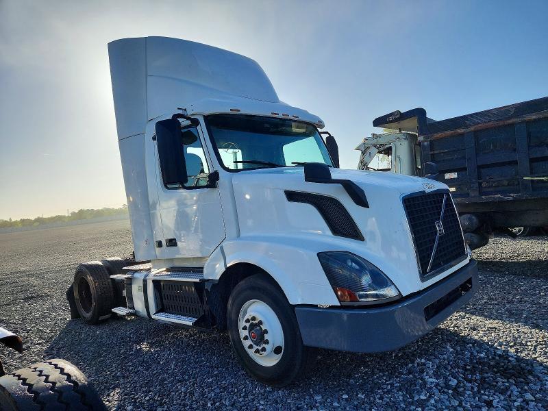 2017 Volvo VNL Semi Truck