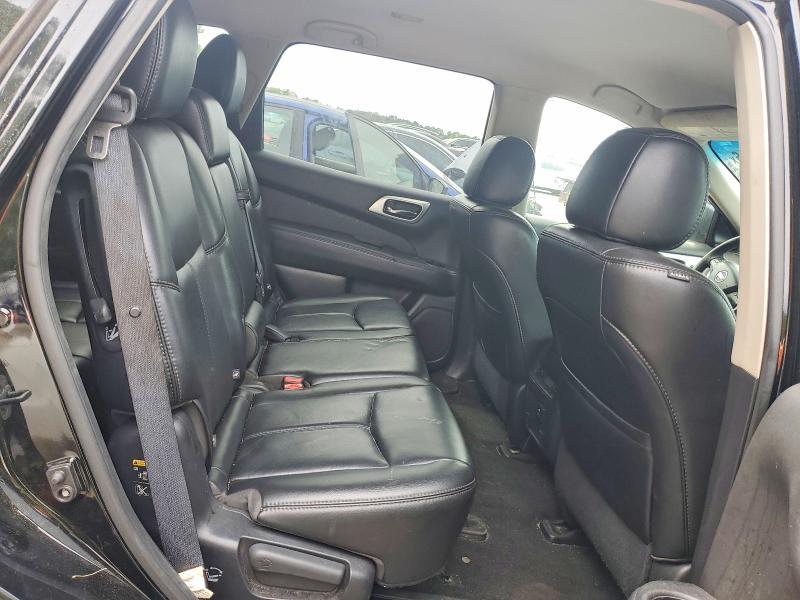 2017 Nissan Pathfinder sl