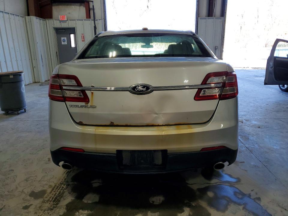 2015 Ford Taurus se