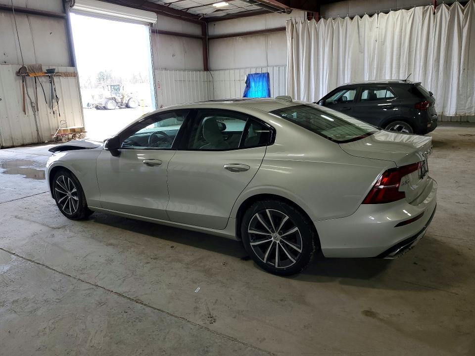 2022 Volvo S60 B5 Momentum