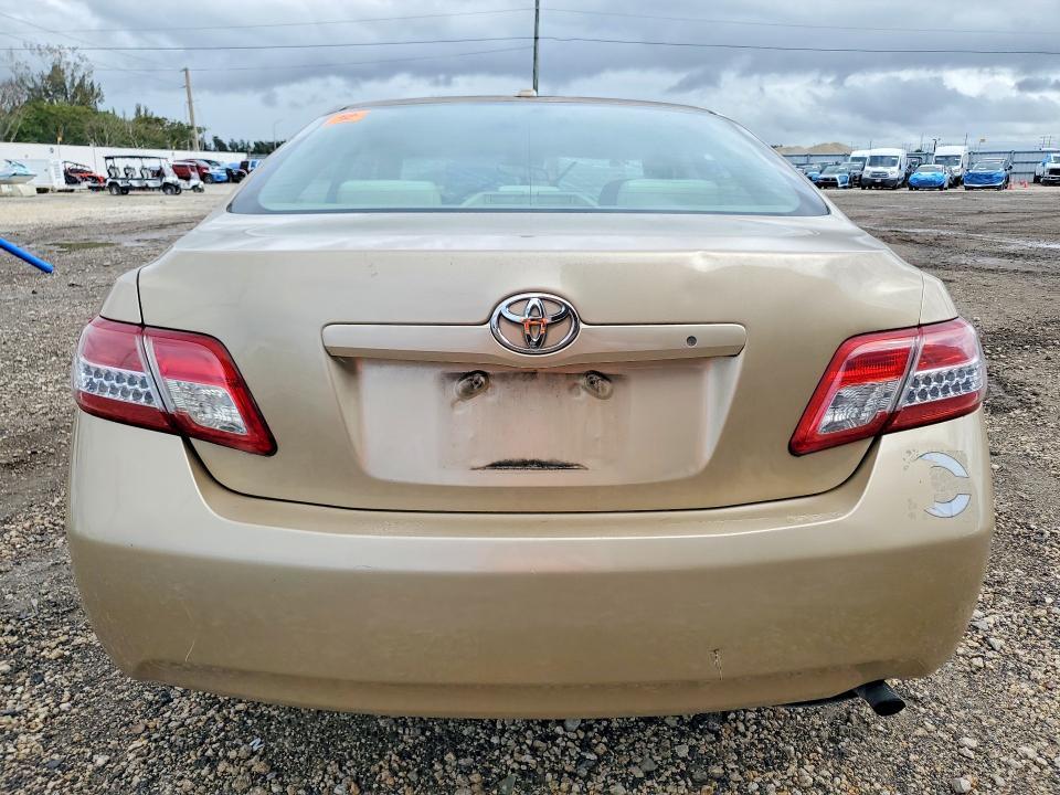 2011 Toyota Camry le