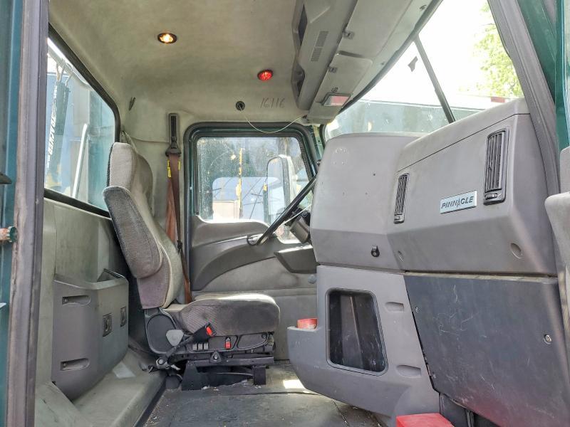 2017 Mack CXU613 Semi Truck