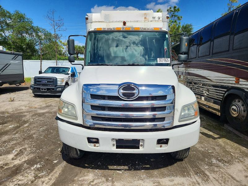 2013 Hino 258/268 BOX Truck