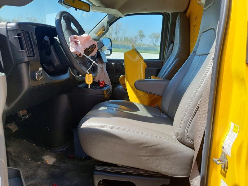 2022 GMC Savana BOX Truck