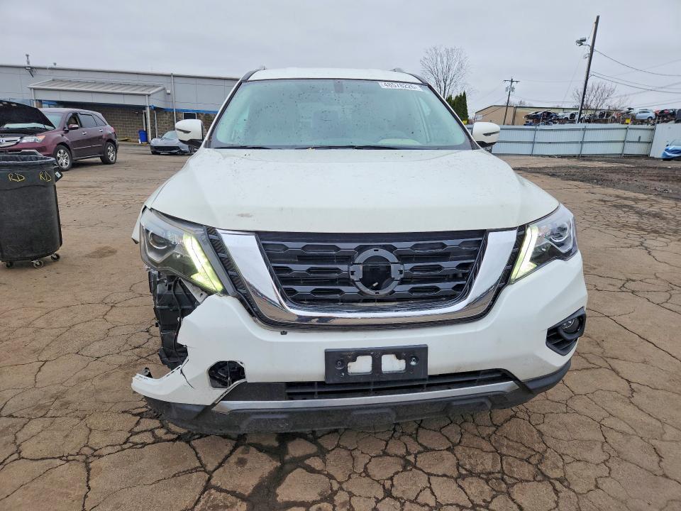 2017 Nissan Pathfinder sv