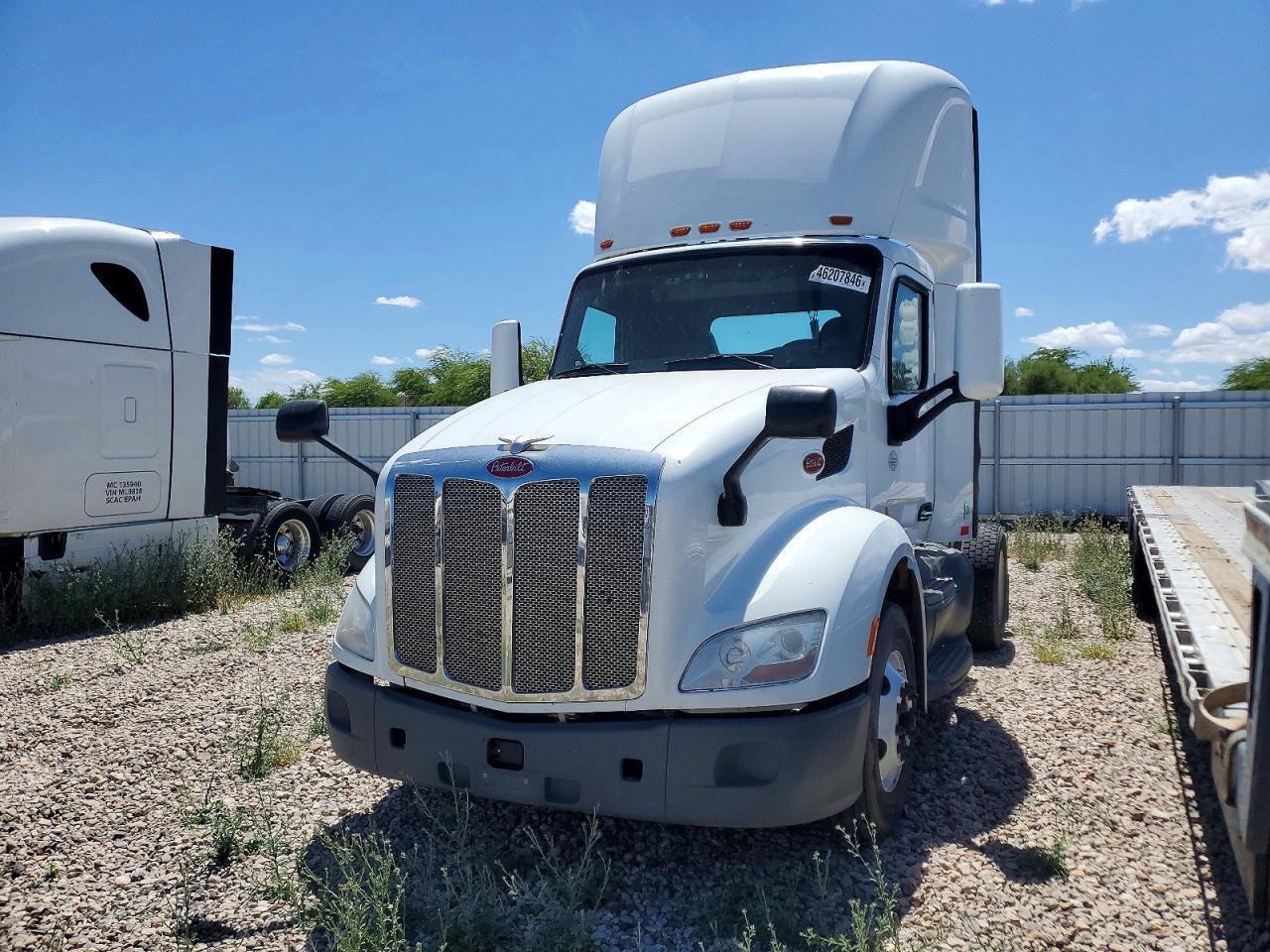 2015 Peterbilt 579 Semi Truck