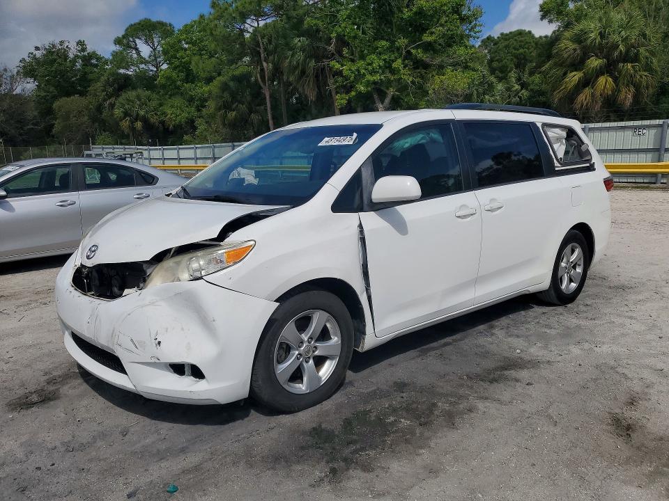 2017 Toyota Sienna le 8-passenger