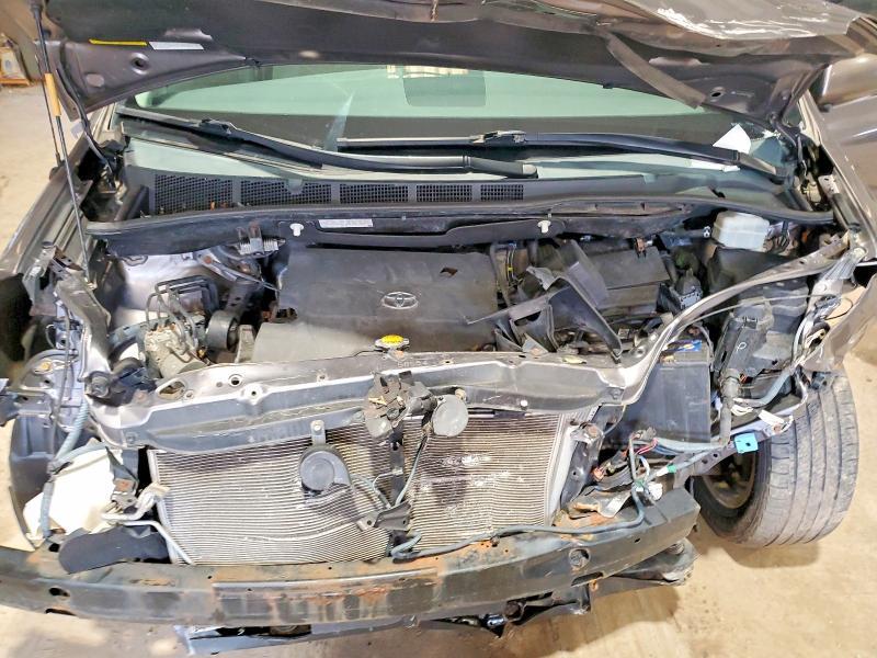2013 Toyota Sienna le 7-passenger
