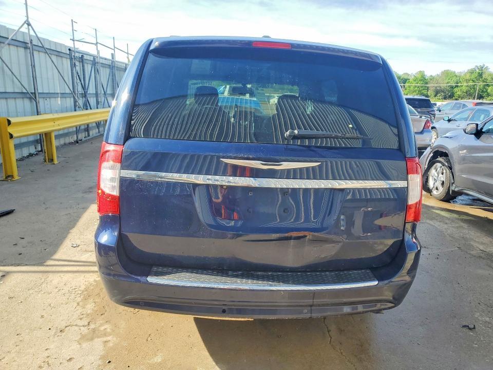2013 Chrysler Town & Country Touring l