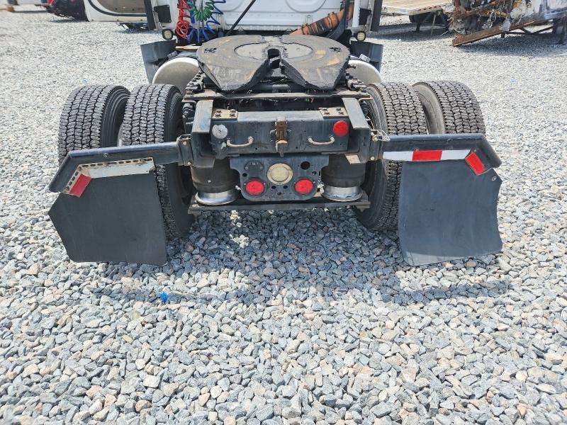 2016 Freightliner Cascadia 125 Semi Truck