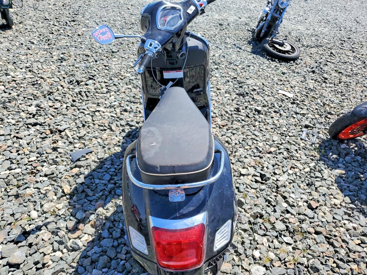 2023 Vespa GTS/SEI Giorni 300