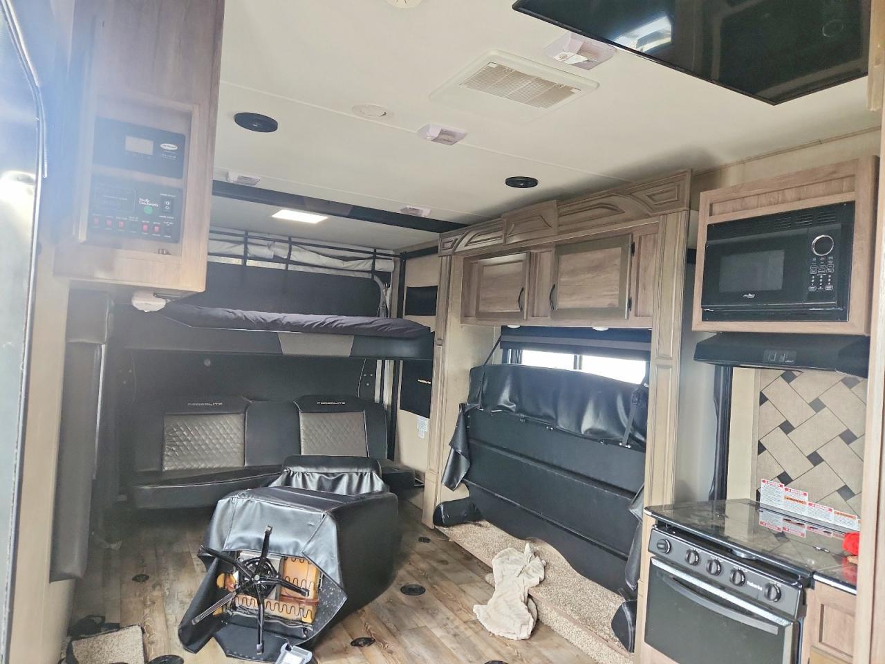 2017 Pacific Coachworks Powerlite Camper