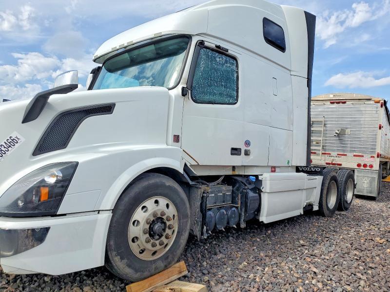 2017 Volvo VNL Semi Truck