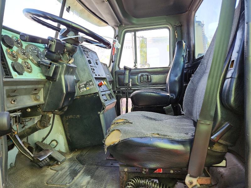 1999 Mack CH613 Semi Truck