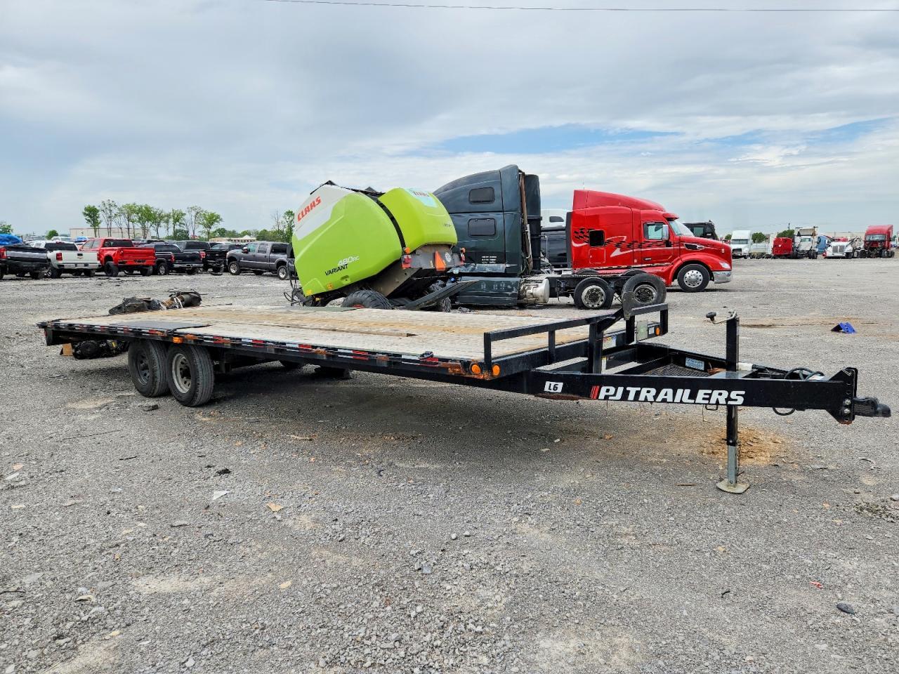 2022 Peterbilt 2022 PJ Equipment Trailer