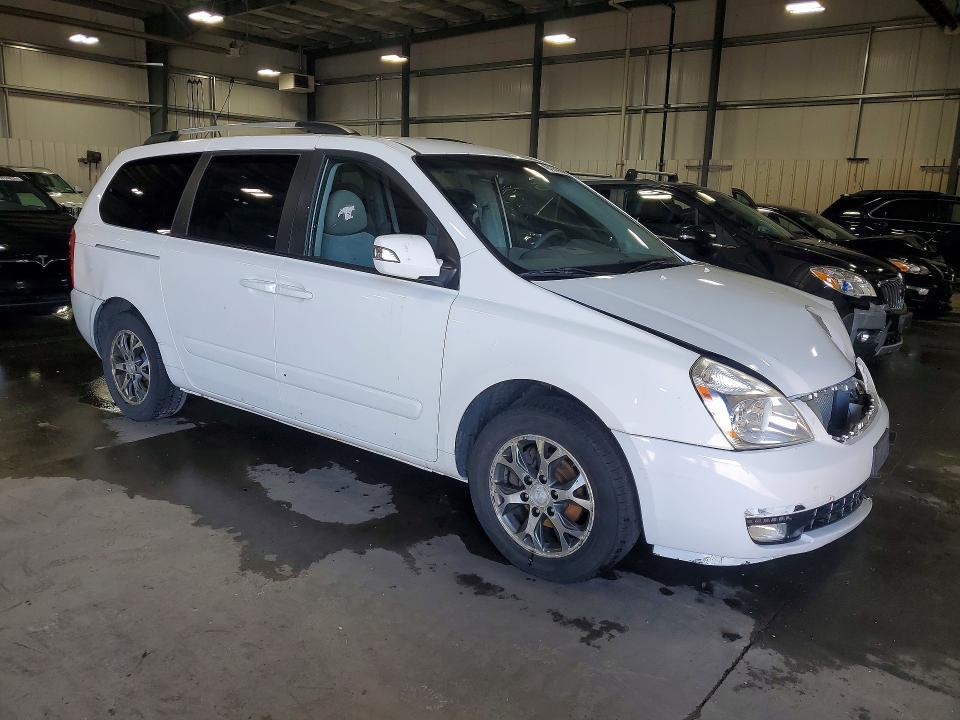 2014 KIA Sedona lx