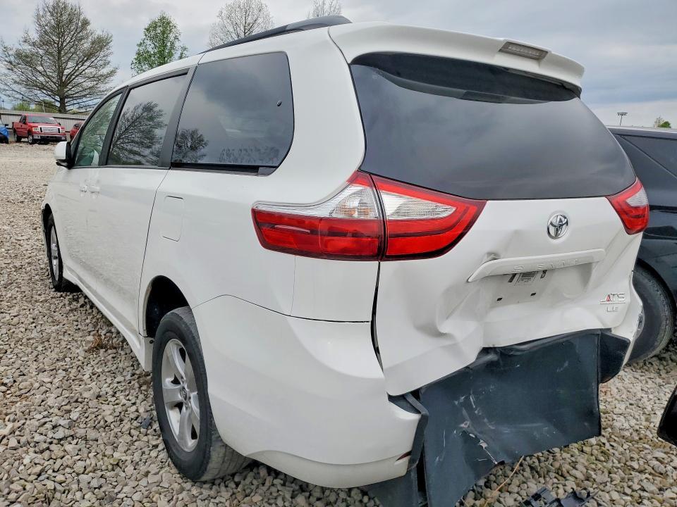 2019 Toyota Sienna le