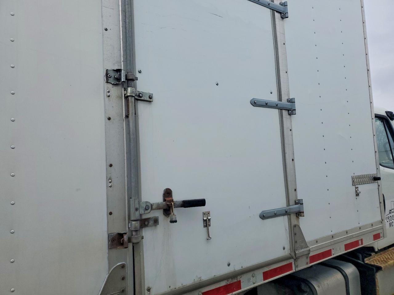 2018 Freigliner 2018 Freightliner Business Class M2 BOX Truck