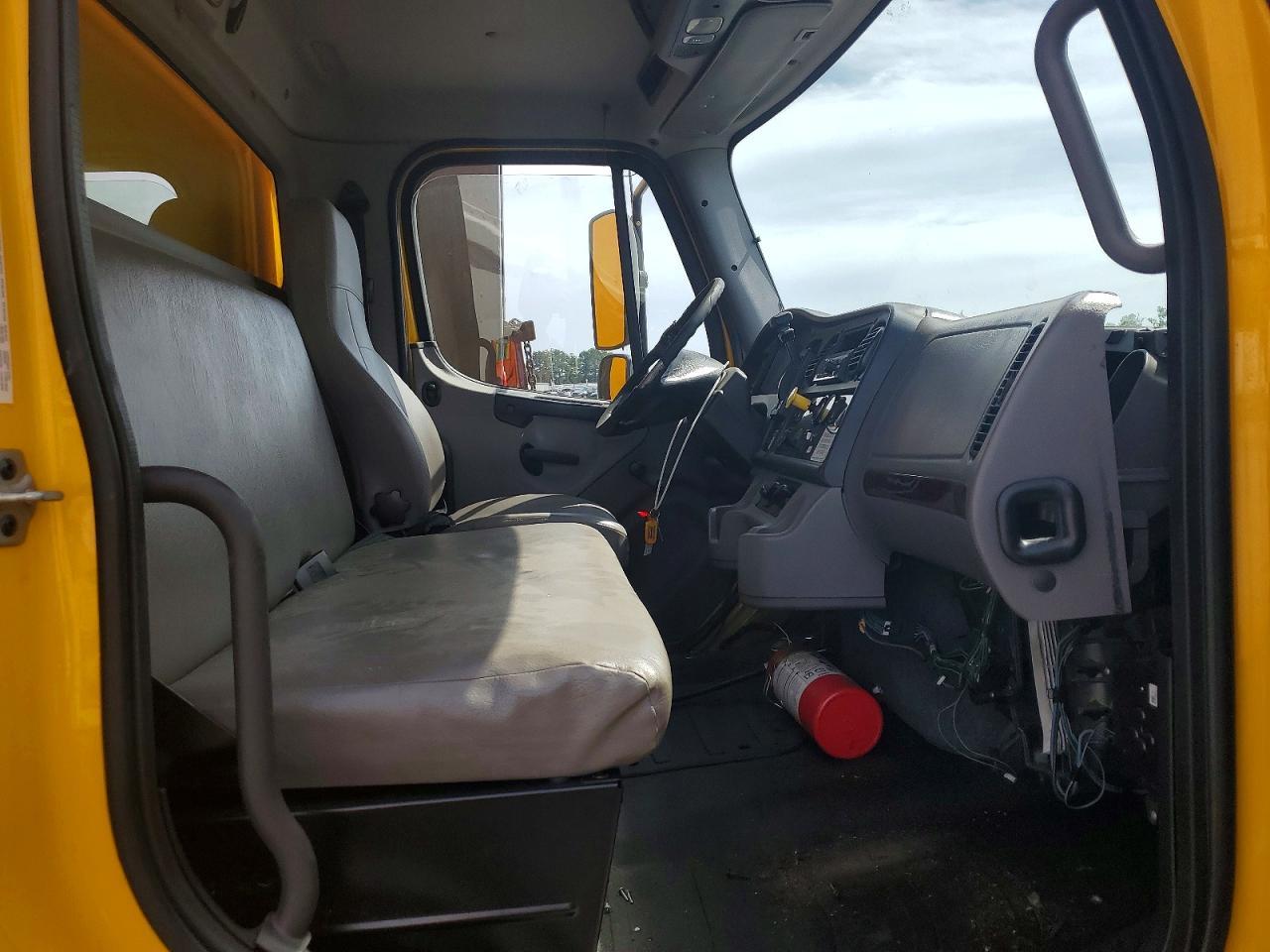 2018 Freigliner 2018 Freightliner Business Class M2 BOX Truck