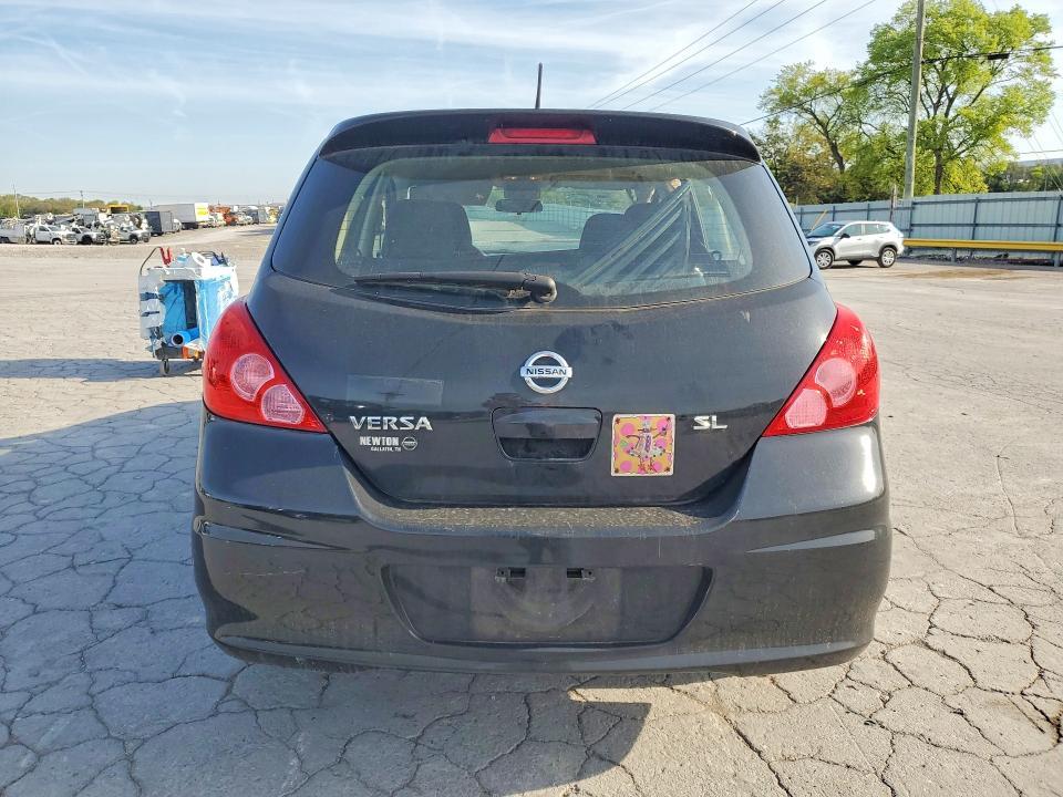 2011 Niss Versa 1.8 s