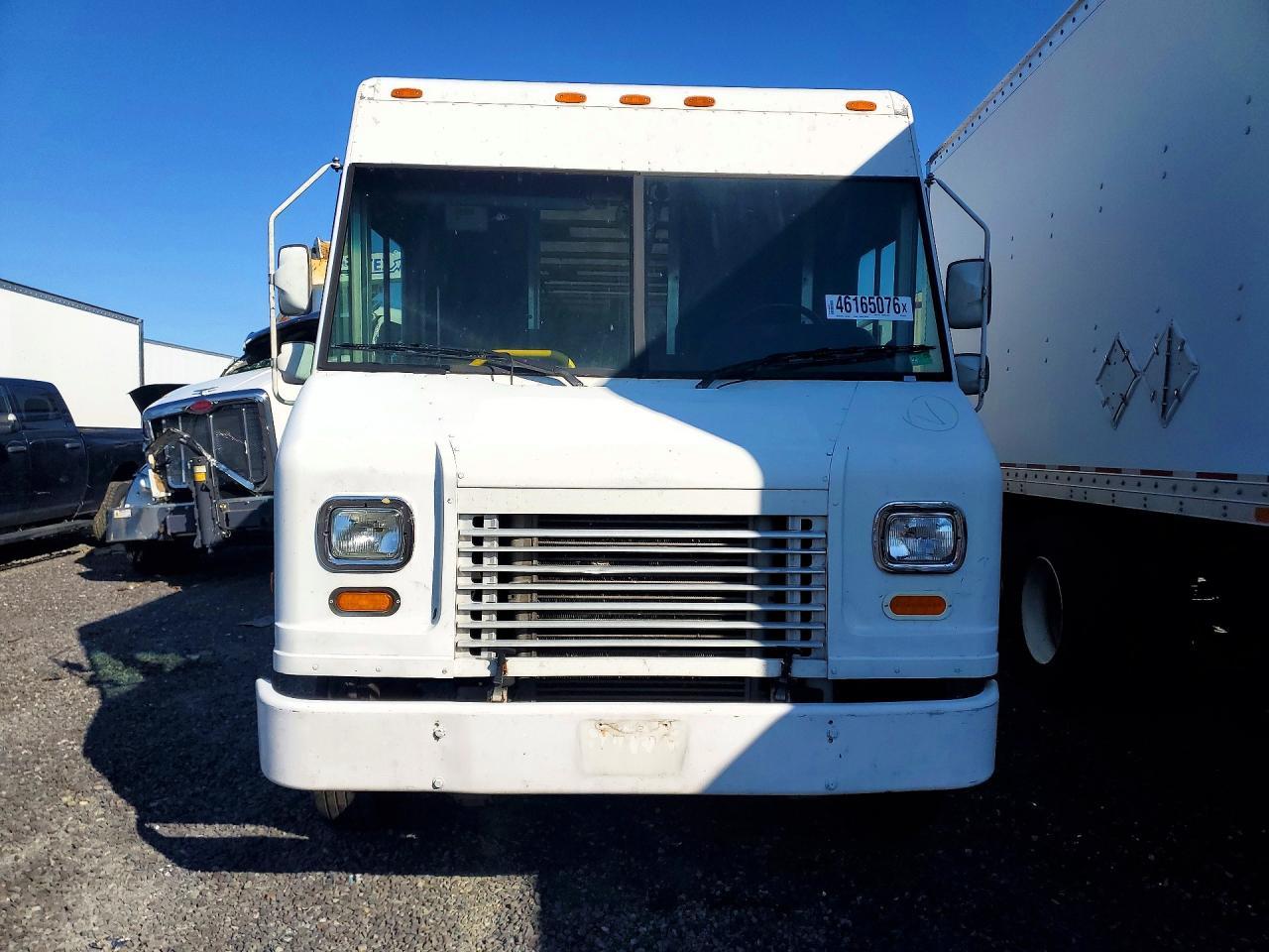 2007 Freightliner MT45G Chassis Delivery Truck
