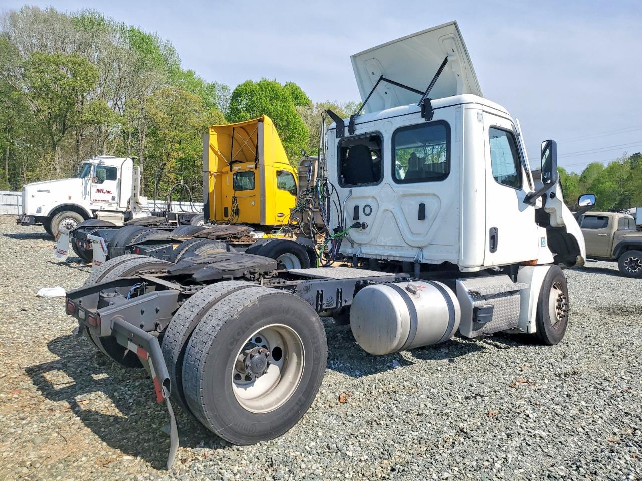 2024 Freightliner Cascadia 126 Semi Truck