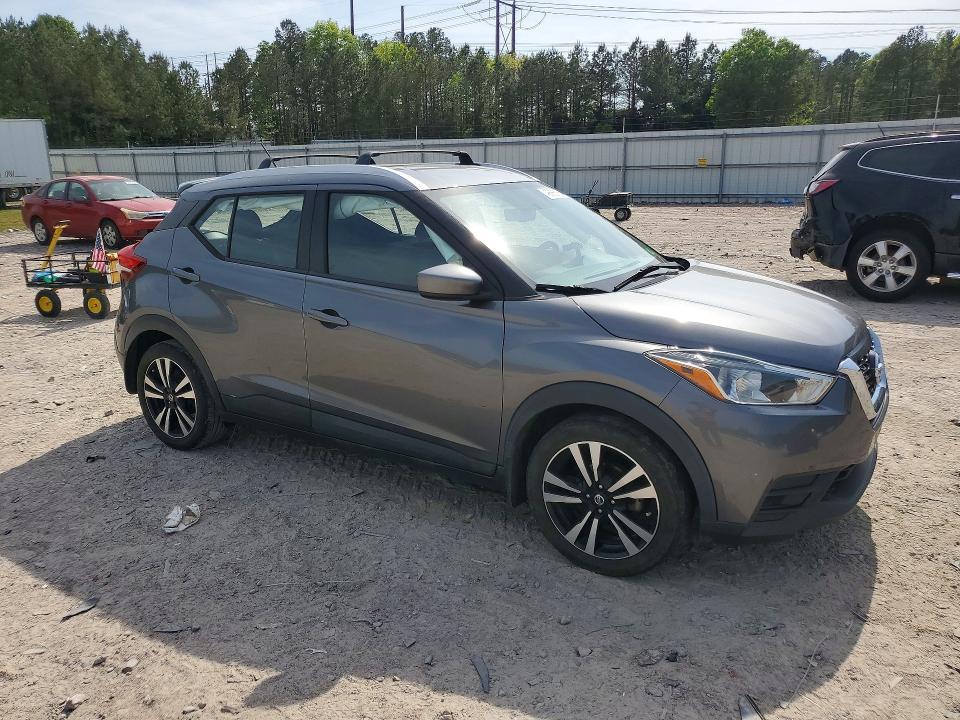 2018 Nissan Kicks sv