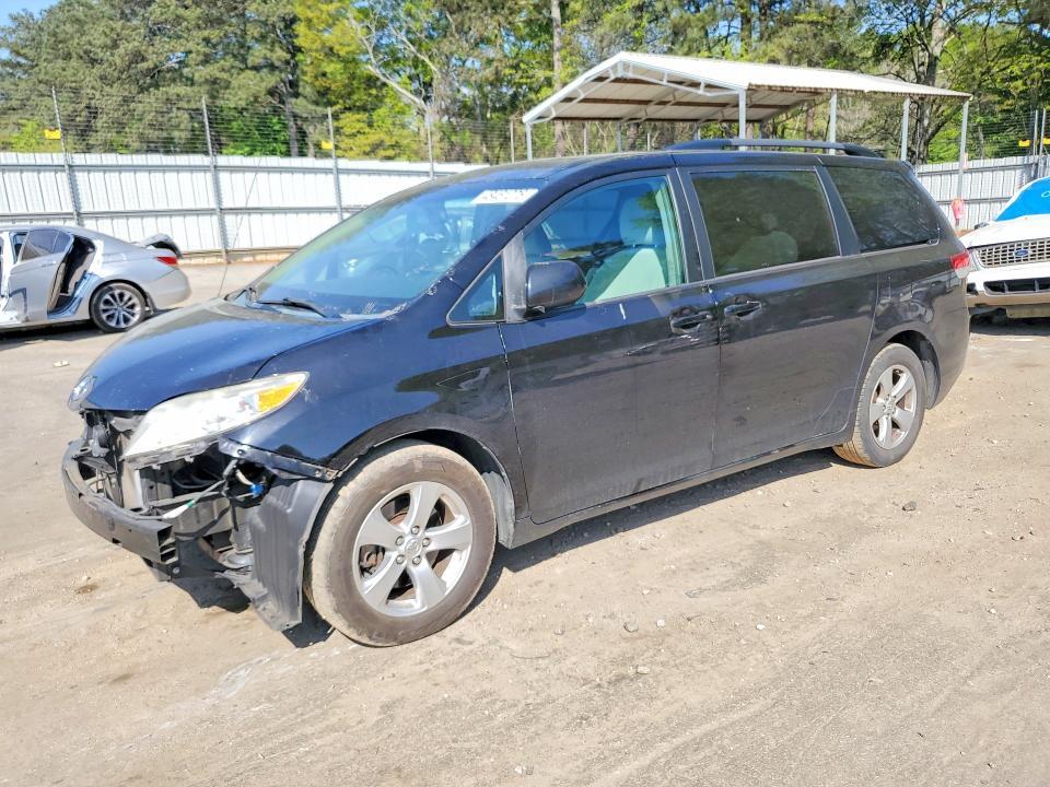 2013 Toyota Sienna le 8-passenger