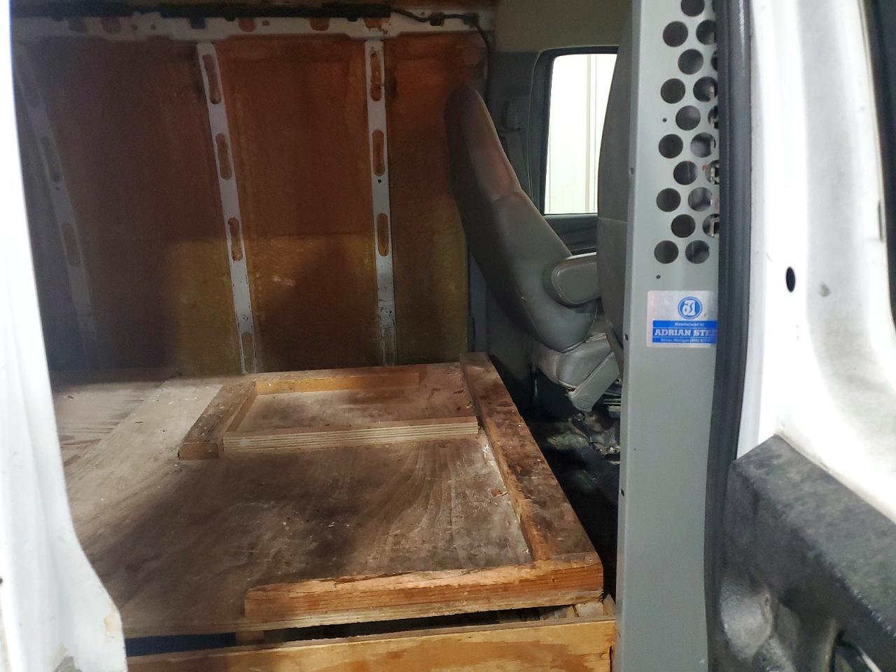 2005 Chevrolet Express 3500 Delivery Truck