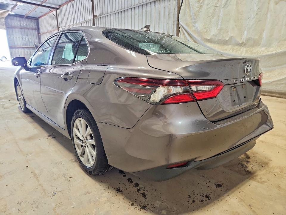 2021 Toyota Camry le