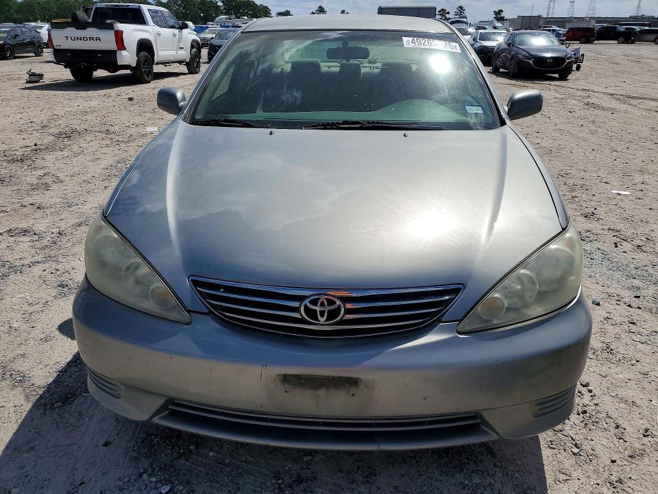2005 Toyota Camry le