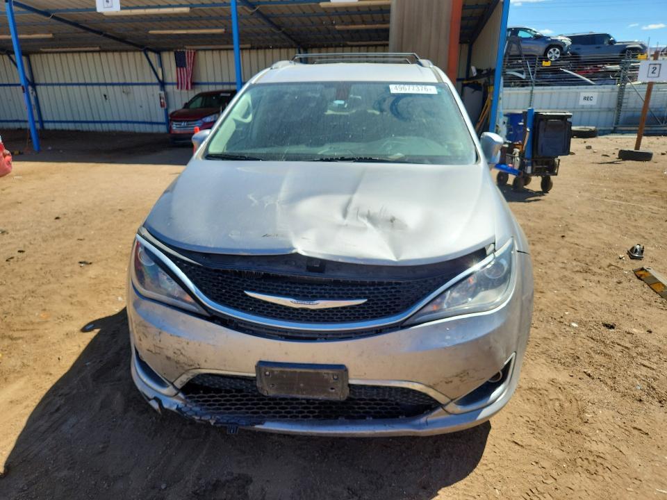 2017 Chrysler Pacifica Touring l