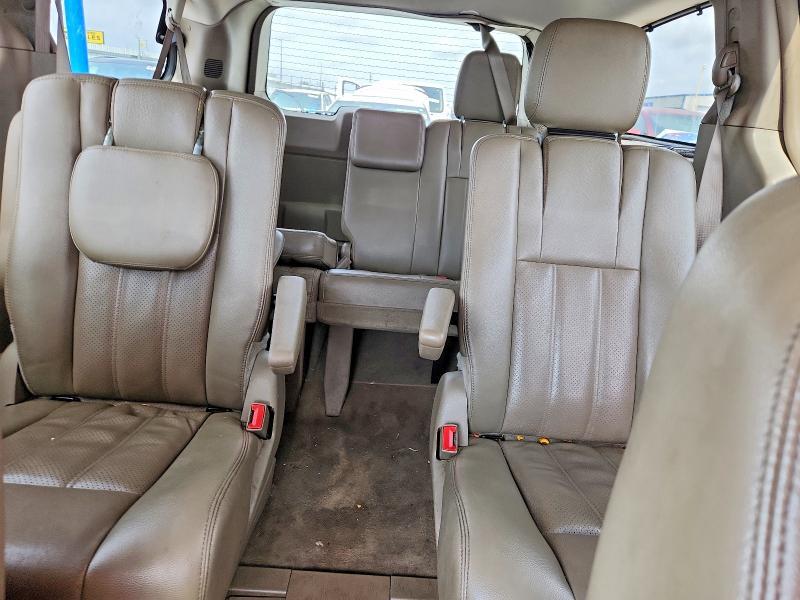 2013 Chrysler Town & Country Touring l