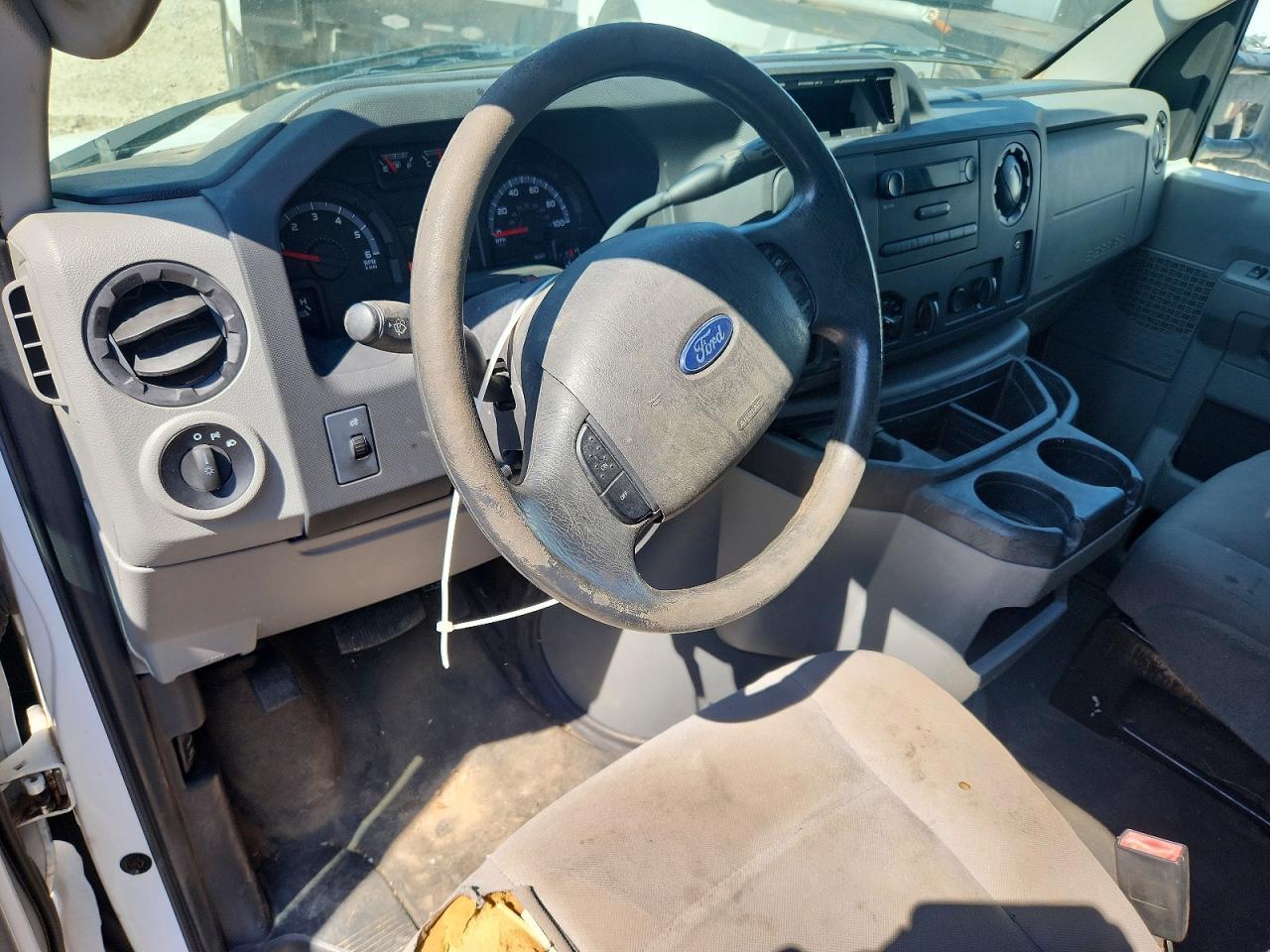 2014 Ford Econoline E350 Super Duty Cutaway Van