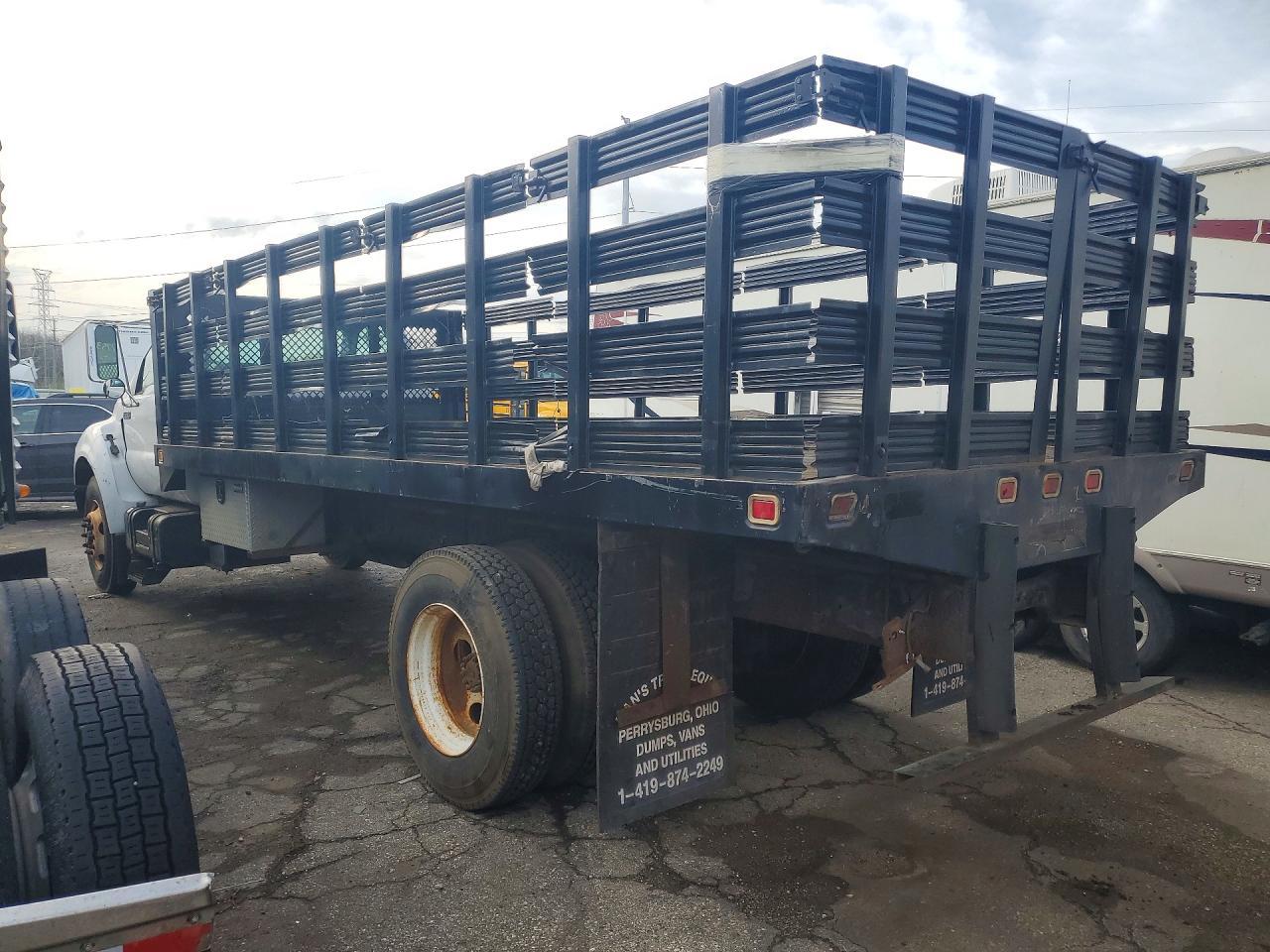 2002 Ford F650 Super Duty Flatbed Truck