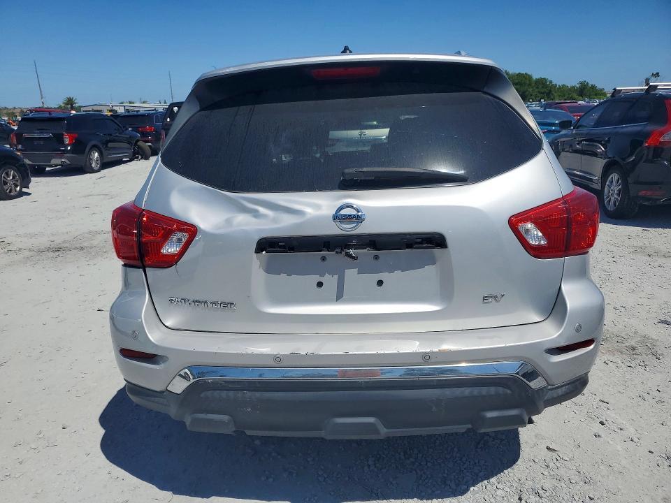2018 Nissan Pathfinder sv
