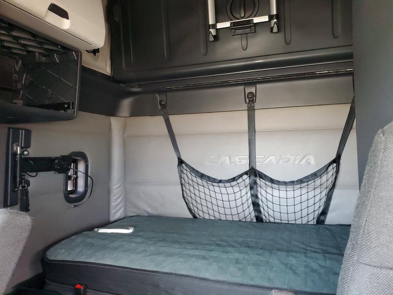 2019 Freightliner Cascadia 126 Semi Truck