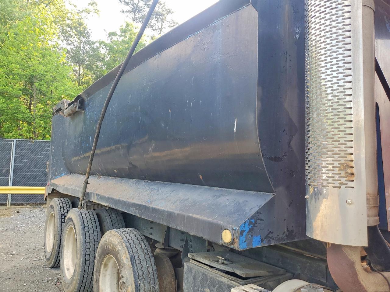 1999 Sterling 1999 Sterling LT9522 Dump Truck