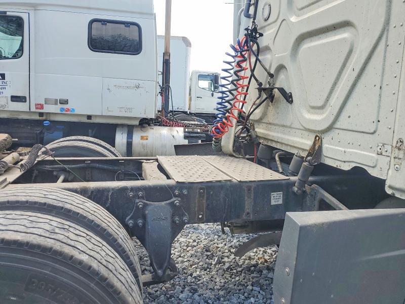 2016 Freightliner Cascadia 125 Semi Truck