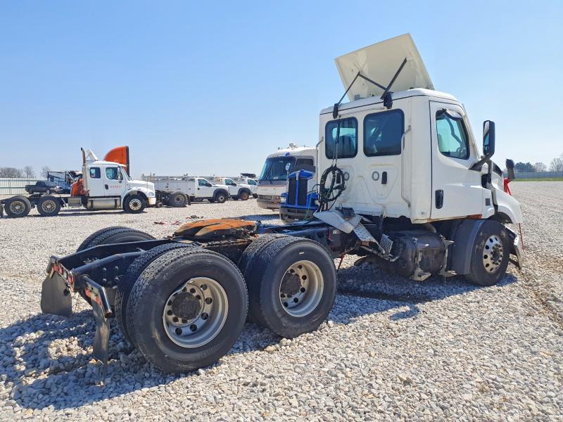 2023 Freigliner 2020 Freightliner Cascadia 116 Semi Truck