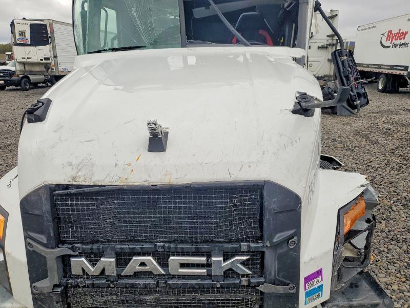 2023 Mack Anthem Semi Truck