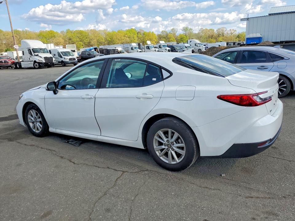 2025 Toyota Camry le