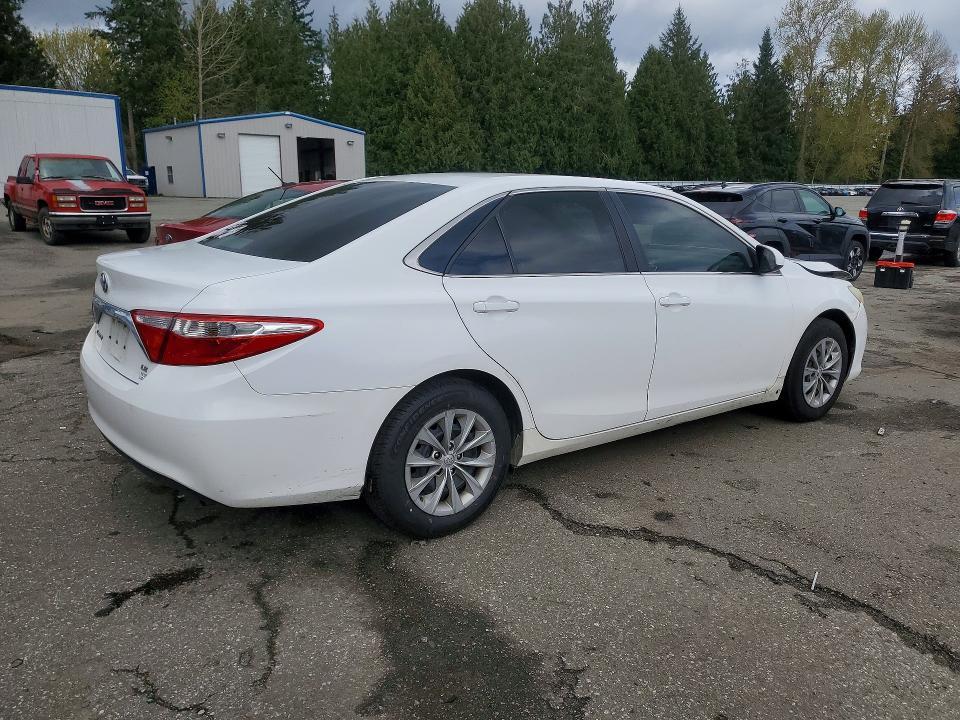 2015 Toyota Camry le