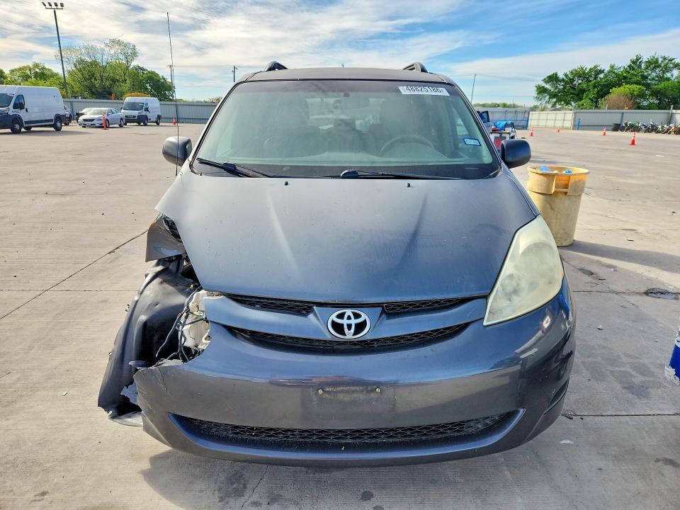 2006 Toyota Sienna le 8 Passenger