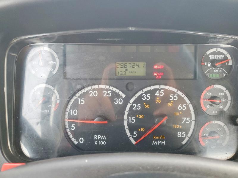 2011 Freightliner M2 106 MED-BOX Truck